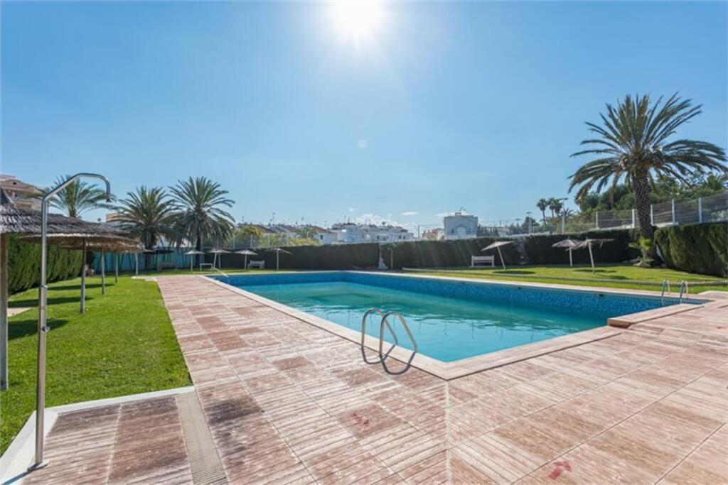 Beautiful Apartment With 2 Bedrooms Close To Beach Torrevieja Bagian luar foto