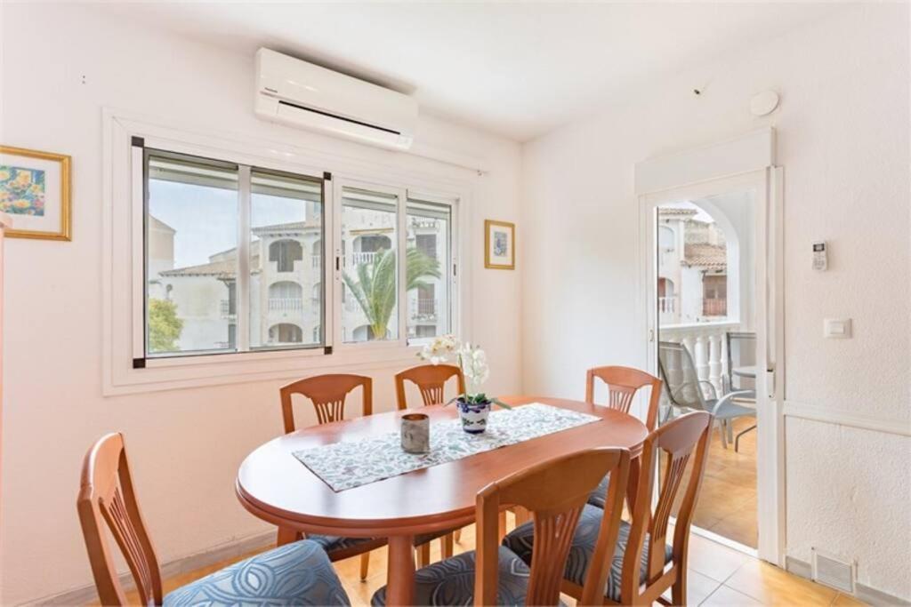Beautiful Apartment With 2 Bedrooms Close To Beach Torrevieja Bagian luar foto