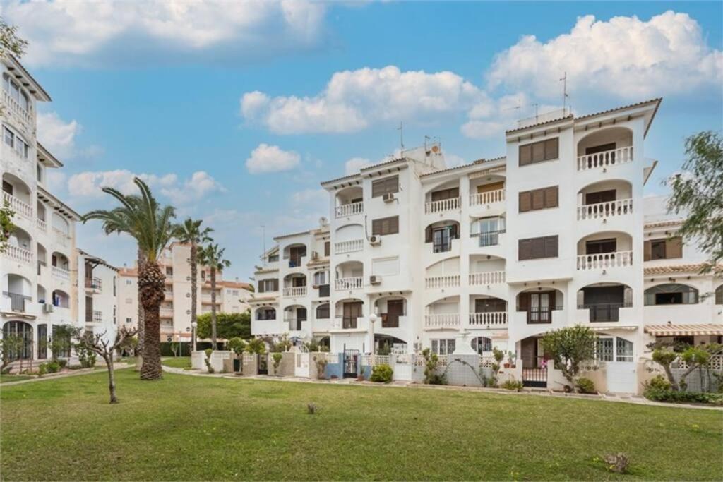 Beautiful Apartment With 2 Bedrooms Close To Beach Torrevieja Bagian luar foto